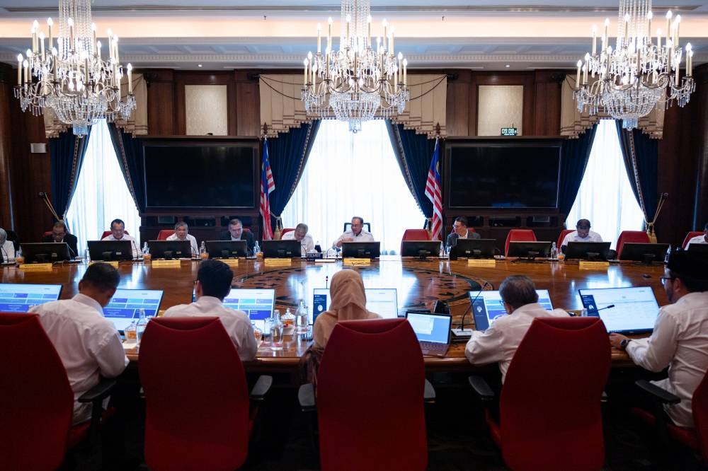 Prime Minister Datuk Seri Anwar Ibrahim chairs a Special Cabinet Meeting at Perdana Putra, Putrajaya, earlier today. Photo by PMO