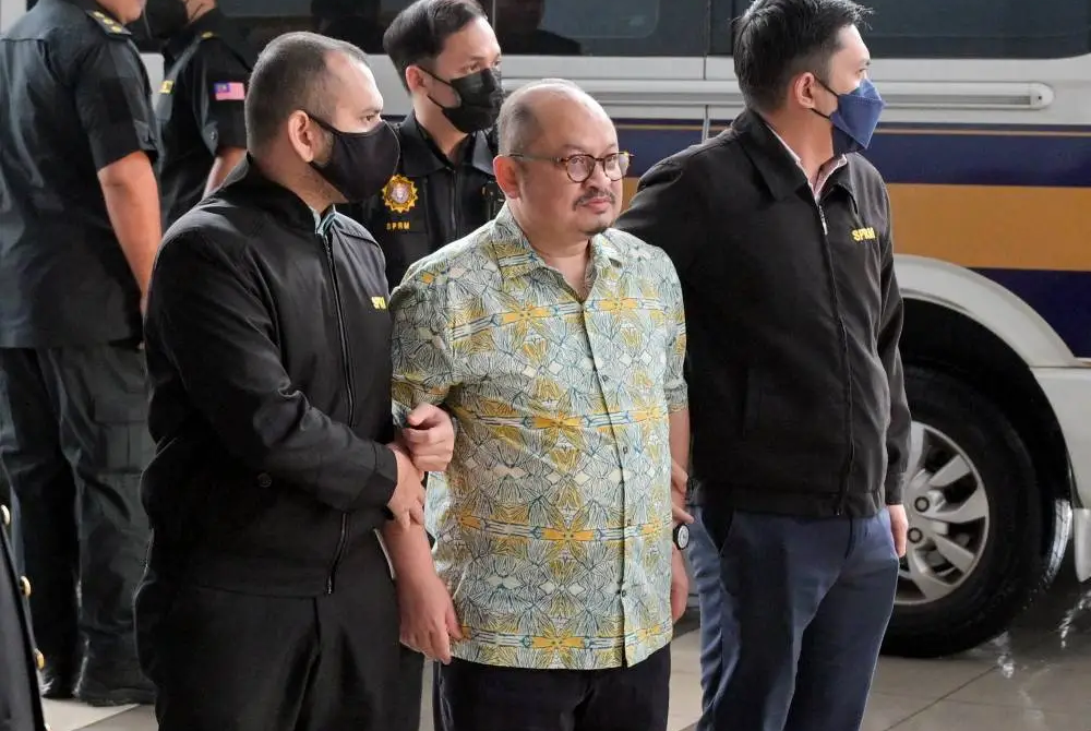 On Dec 5, Shamsul Iskandar was further charged at the Shah Alam Sessions Court with one count of corruptly obtaining a bribe amounting to RM62,924 from Tei at a bank in Country Heights, Kajang, allegedly committed between Nov 28, 2023, and Sept 23, 2024. - Bernama photo