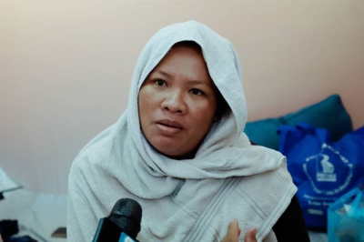 Siti Nortinah Tangkim, 33, whose house is near Sungai Padas, said thigh-deep floodwaters had drawn a crocodile into her neighbourhood, adding that it had attacked two dogs in the area. - Bernama photo