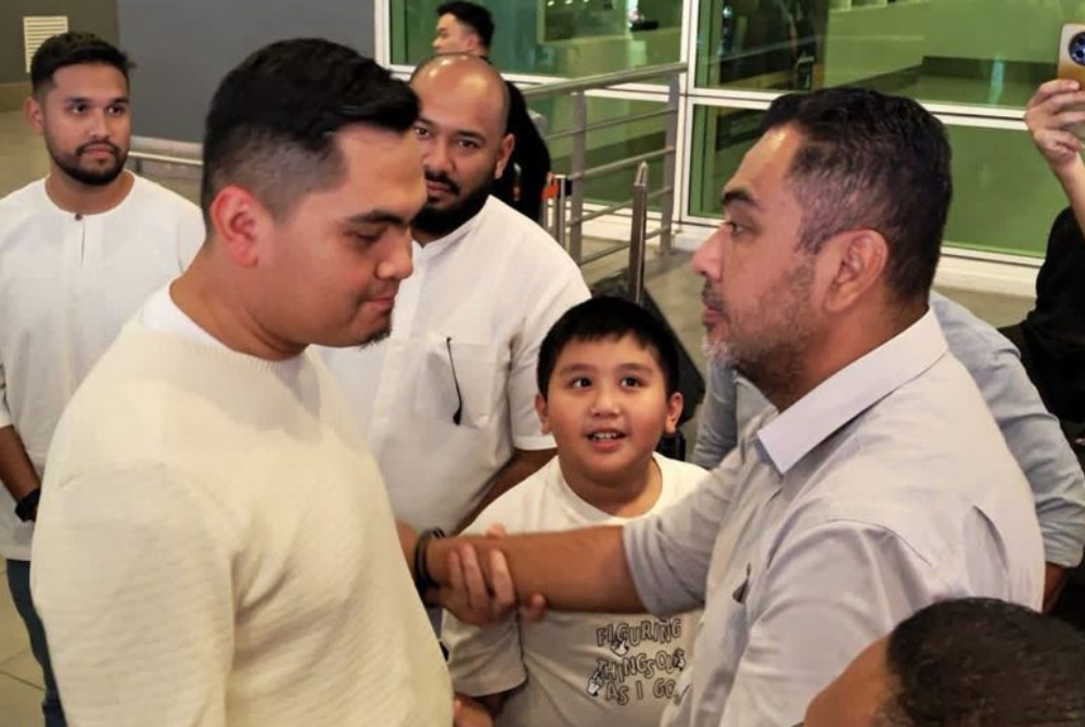 Umno Youth chief Datuk Dr Muhamad Akmal Saleh today at KLIA2 after returning from Shanghai. 
