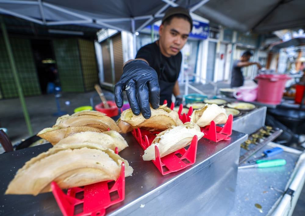 Muhammad Shah Rizal Azuardi, a Bidor-born entrepreneur, chose to return to his hometown and continue his family’s apam balik legacy - a life decision made with full awareness despite holding a Bachelor’s Degree in Biotechnology and Agriculture. - Bernama photo