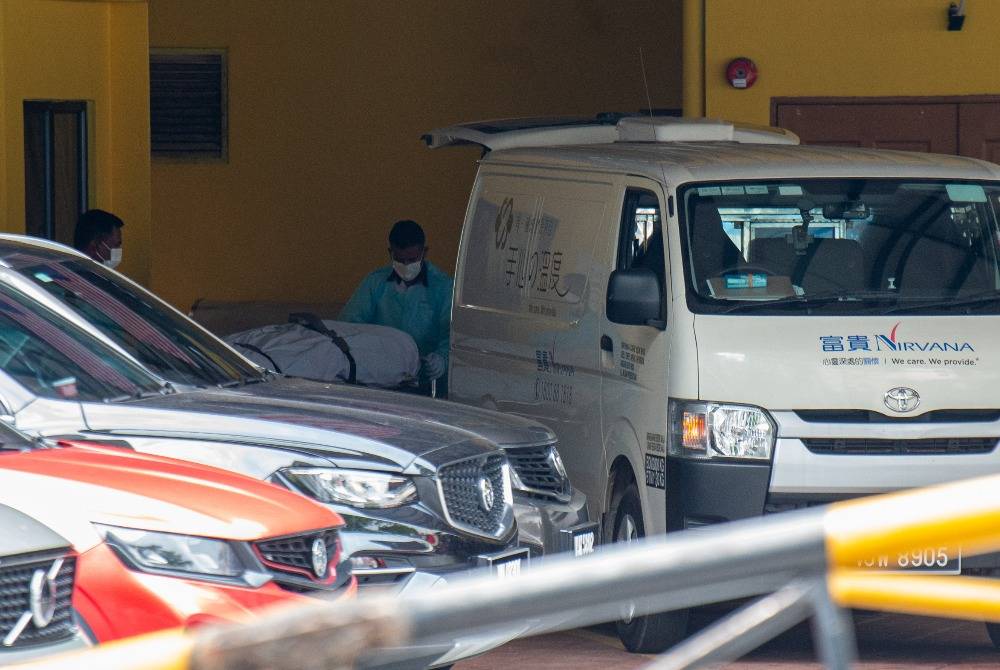 The family of the Universiti Tunku Abdul Rahman (UTAR) intern who died in an air conditioning gas explosion at HELP University in Bukit Damansara yesterday claimed his remains today for funeral arrangements. Photo by Bernama