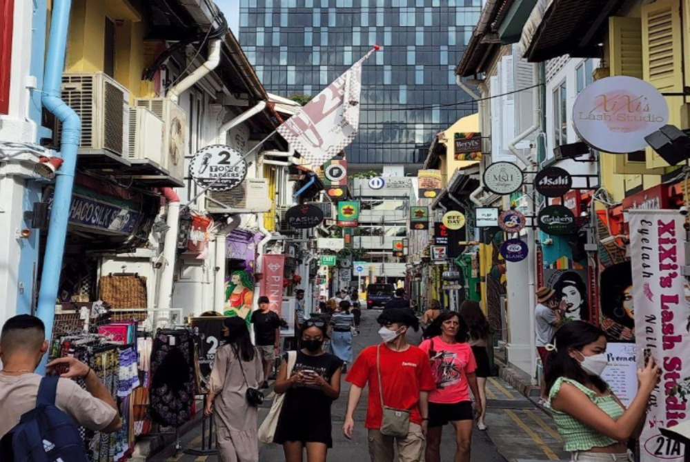 With multiple ways to reach this vibrant city-state, you can turn a weekend into a mini adventure of sightseeing, shopping and food exploring without needing long travel time. 