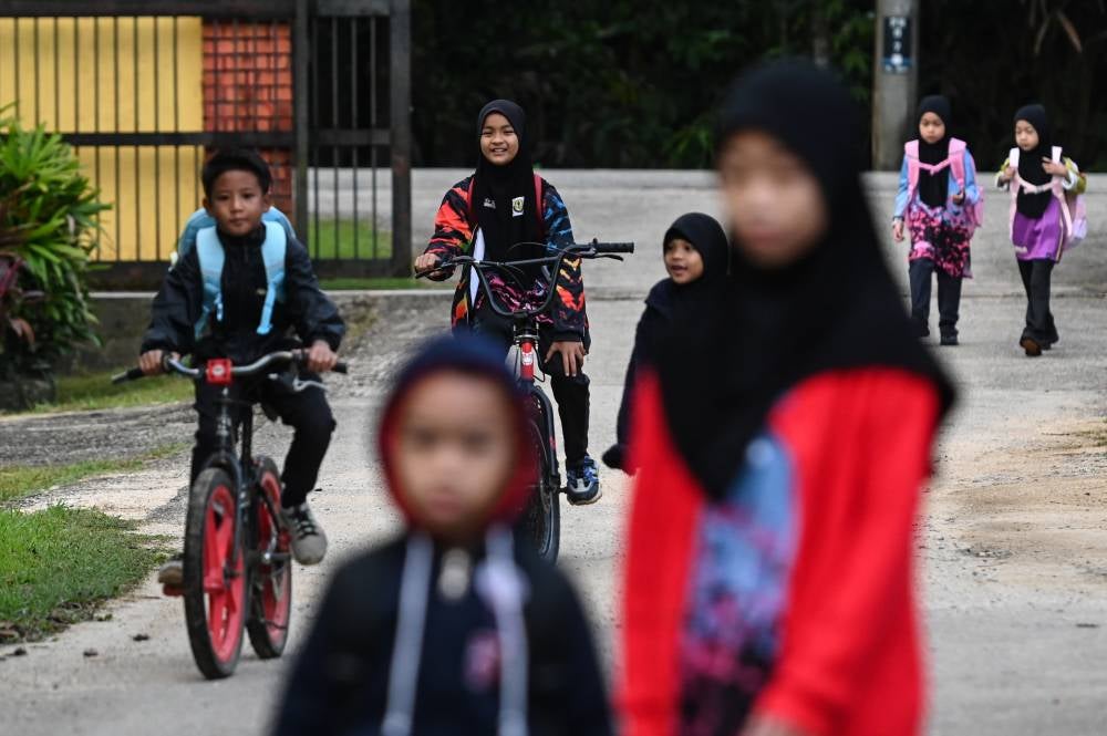 Residents in Dungun, particularly in rural areas, have been experiencing unusually cold temperatures in the early morning over the past few days. Photo by Bernama