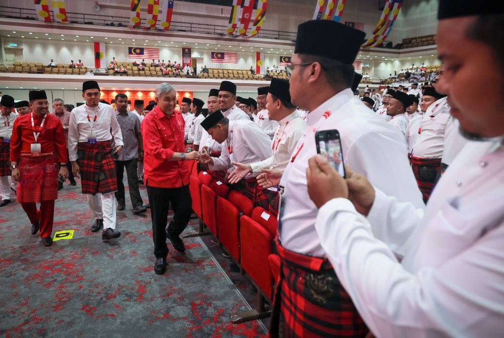 Umno president Datuk Seri Ahmad Zahid Hamidi said he will meet Datuk Dr Muhamad Akmal Saleh to seek clarification on the meaning behind the statement made by the Umno Youth chief following his resignation as a Melaka state executive councillor (Exco). Photo by Bernama