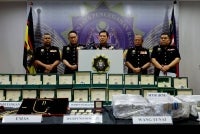 The Malaysian Anti-Corruption Commission (MACC) has seized cash and assets worth RM11.4 million in its investigation into a corruption case involving an army procurement tender linked to a former Army Chief. Photo by Bernama