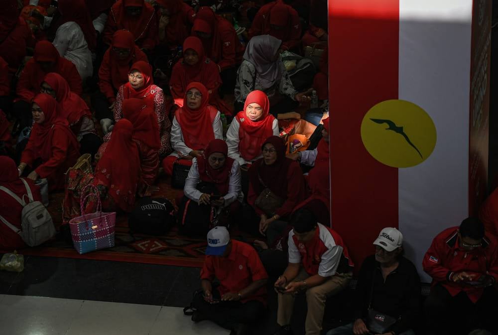 Public reaction as Umno president Datuk Seri Dr Ahmad Zahid Hamidi delivers his policy speech via a digital screen during the opening of the 2025 Umno General Assembly at Dewan Merdeka, World Trade Centre Kuala Lumpur, on Jan 16. (BERNAMA PHOTO)