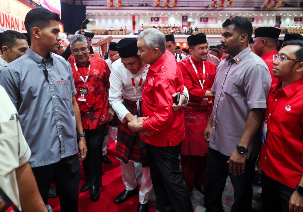 Zahid also reminded Dr Akmal to learn from his own past experiences, cautioning the Youth chief against repeating mistakes made by earlier leaders. - Bernama photo
