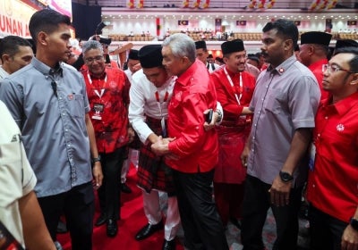 Zahid also reminded Dr Akmal to learn from his own past experiences, cautioning the Youth chief against repeating mistakes made by earlier leaders. - Bernama photo