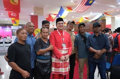 Nizar with supporters during the 2025 Umno General Assembly. (Nizar Razak Facebook) 
