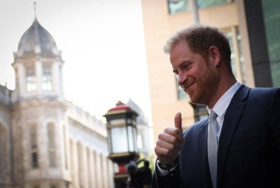 Britain's Prince Harry, Duke of Sussex, makes a thumbs-up sign as he leaves the Royal Courts of Justice, Britain's High Court, in central London on June 7, 2023. - (Photo by ADRIAN DENNIS / AFP)