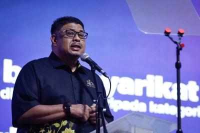 Melaka Chief Minister Datuk Seri Ab Rauf Yusoh speaking at the 2026 New Year's Address at MITC, Ayer Keroh today. - Bernama photo