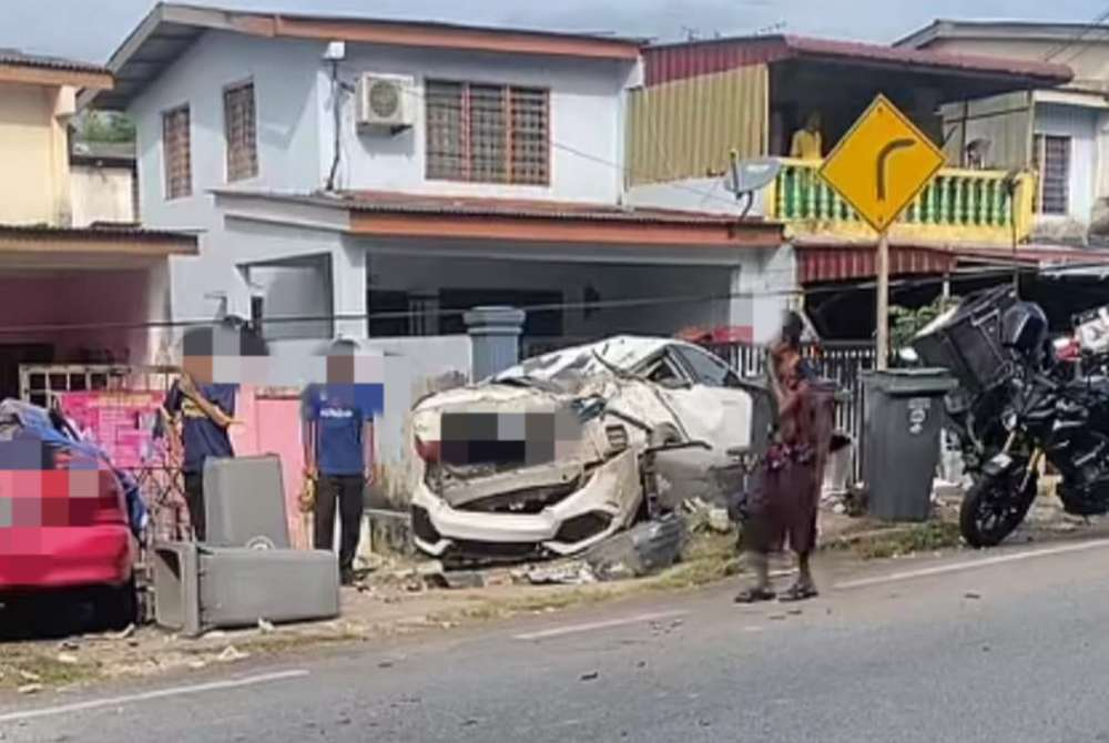 A dog that suddenly crossed the road is believed to have caused an accident involving three cars, a motorcycle and a house along Jalan Permas 1, Permas Jaya, on Monday afternoon. Photo: Social media