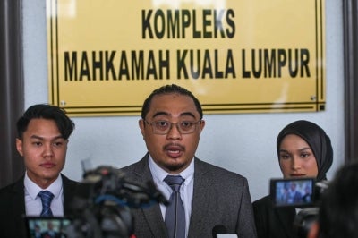 Lawyer Muhamad Firdaus Jumaludin (centre), who represents senior Malaysian Armed Forces (ATM) officer Vice Admiral Datuk Sabri Zali, speaks to reporters at a press conference at the Kuala Lumpur Court Complex Jan 21. - Bernama photo