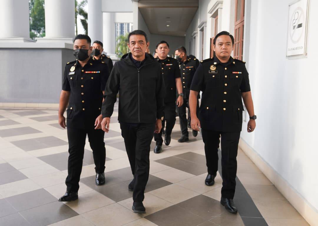 Former Army Chief Tan Sri Hafizuddeain Jantan and his wife Salwani Anuar were charged at the Kuala Lumpur Special Corruption Court today with four counts related to money laundering.
