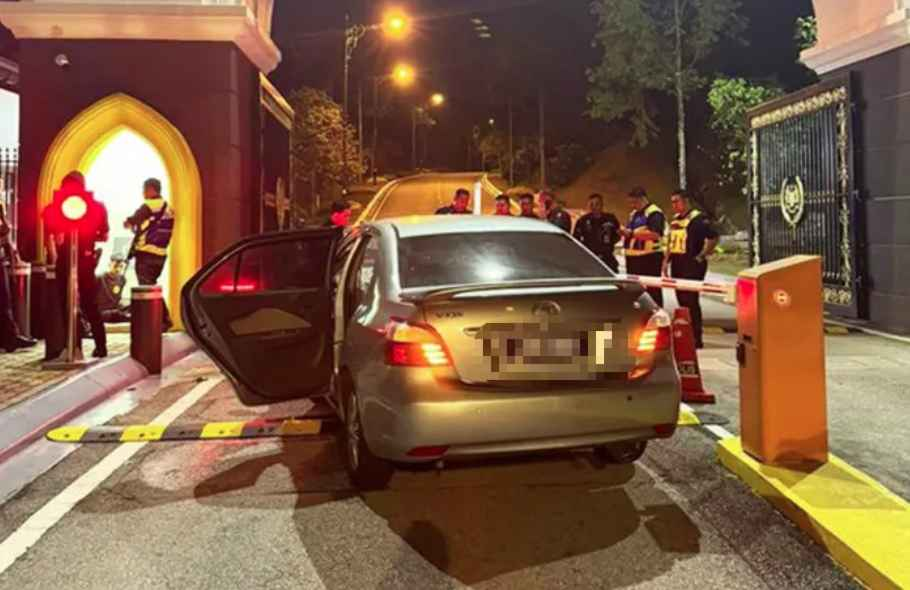 A private university student pleaded not guilty at the Magistrate’s Court here today to a charge of driving under the influence of alcohol and crashing into a security barrier at Gate 2 of Istana Negara.