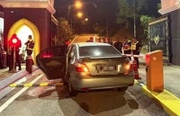 A private university student pleaded not guilty at the Magistrate’s Court here today to a charge of driving under the influence of alcohol and crashing into a security barrier at Gate 2 of Istana Negara.