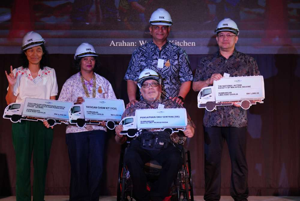 Produced in collaboration with Wayang Kitchen and directed by theatre practitioner Razif Hashim, the performance also included children from Yayasan Chow Kit and showcased artworks by individuals from the National Autism Society of Malaysia (NASOM), highlighting the creativity and potential within the autism community. — Photo by Mohd Halim Abdul Wahid