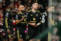 Manchester United's Cameroonian midfielder #19 Bryan Mbeumo (2nd L) celebrates with teammates after scoring his team's first goal to equalise during the English Premier League football match between Arsenal and Manchester United at the Emirates Stadium in London on January 25, 2026. (Photo by Ben STANSALL / AFP) 