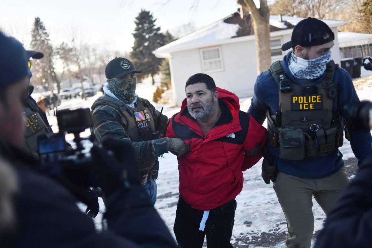Federal immigration agents detain a man during an operation by US Immigration and Customs Enforcement (ICE) and Border Patrol in St. Paul, Minnesota, on Jan 27. Photo by Octavio Jones/AFP