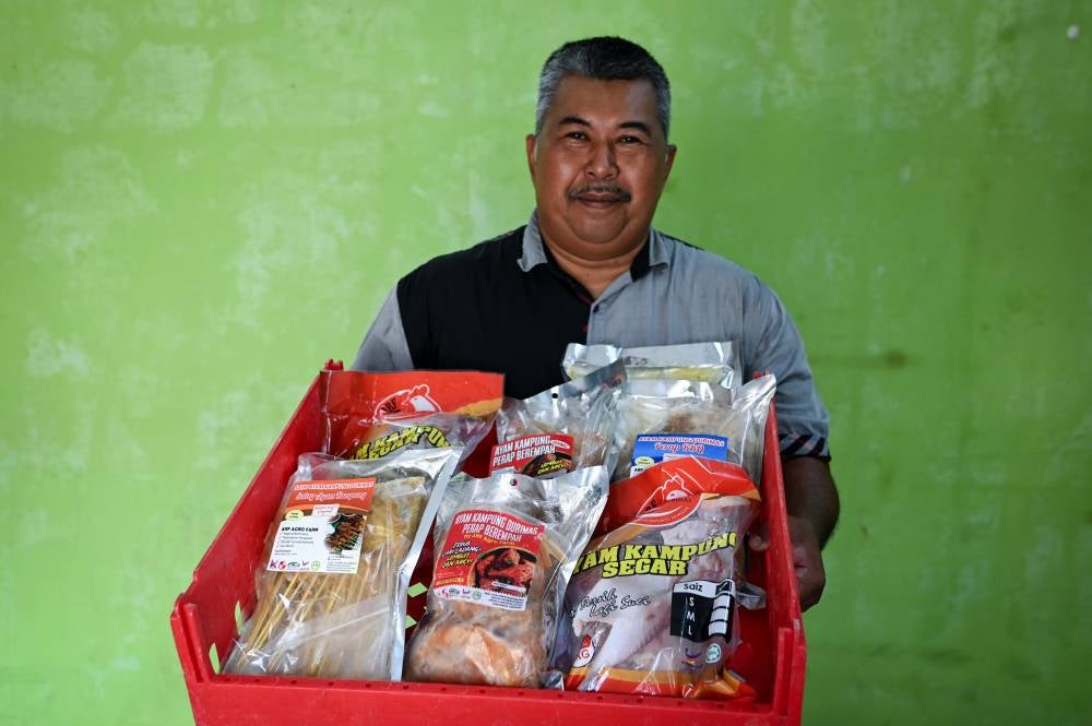 Cik Mat Ariffa Che Mat Reduan shows several products made from hybrid village chicken when met by Bernama at the Free-Range Chicken Rearing Centre in Seri Bandi.