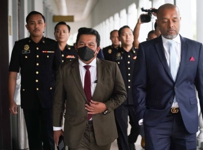 Former military intelligence chief Lieutenant-General Datuk Mohd Razali Alias pleaded not guilty at the Kuala Lumpur Sessions Court on Thursday to three charges of receiving bribes amounting to ASD20,000 and two international flight tickets in 2024 and last year. - Sinar/Rosli Talib