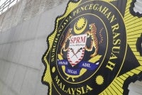 The Malaysian Anti-Corruption Commission (MACC) has detained four enforcement officers and one retired officer for alleged involvement in a corruption case connected to a major national chain of massage centres. - Bernama FILE PIX