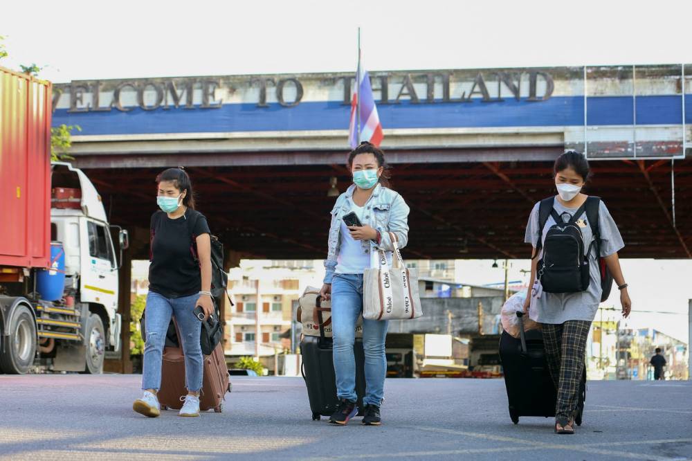 Last Sunday, the Kelantan Health Department began implementing health screenings at the state’s main entry points as an early preventive step to curb the spread of NiV. (Photo by Tuwaedaniya MERINGING / AFP)