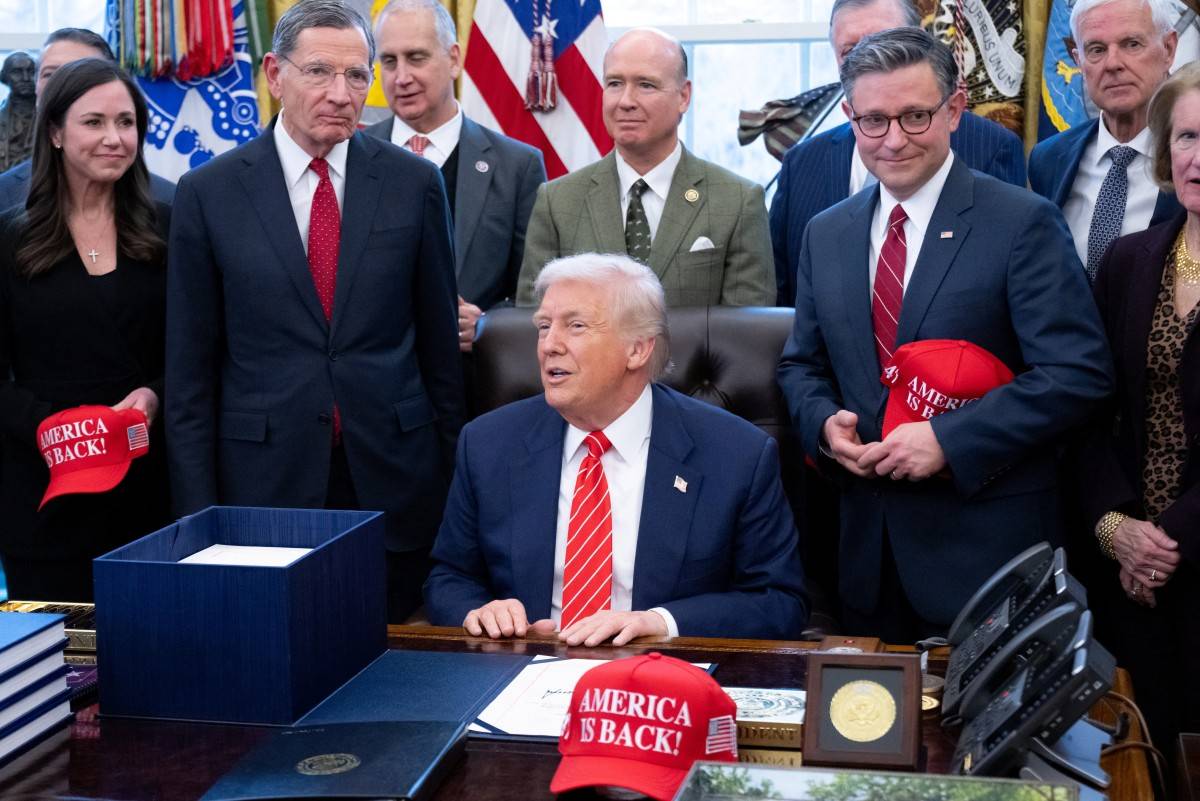 US President Donald Trump, surrounded by members of Congress, speaks with the media after signing a funding bill to end a partial government shutdown in the Oval Office of the White House in Washington, DC, February 3, 2026. The US House of Representatives passed a spending bill on Tuesday ending the four-day partial government shutdown sparked by Democratic opposition to funding for the federal agency carrying out President Donald Trump's immigration crackdown. (Photo by SAUL LOEB / AFP)
