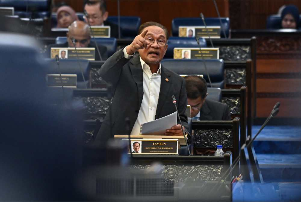 Anwar during a Special Parliamentary Information Session involving the Malaysia-Indonesia Border Line issue. - Bernama photo