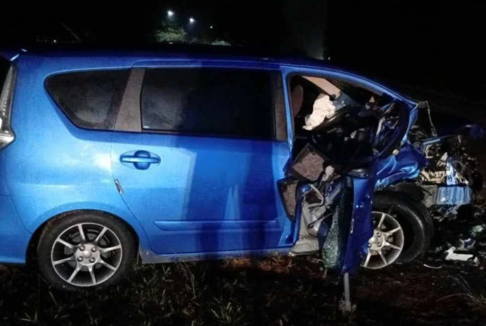 In the 11.20 pm accident, 60-year-old Abdul Rahman Yusoff, who was driving a Perodua Alza car, suffered severe head injuries and died while receiving treatment at the Muadzam Shah Hospital in Rompin.
