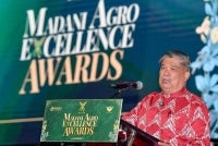 Agriculture and Food Security Minister Datuk Seri Mohamad Sabu the Madani Agro Excellence Awards. Photo by Bernama