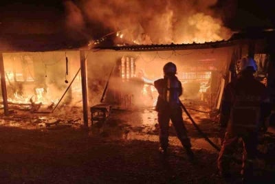 A fire destroyed three houses along Jalan Nuri, Kampung Seri Cheeding here early Friday morning.