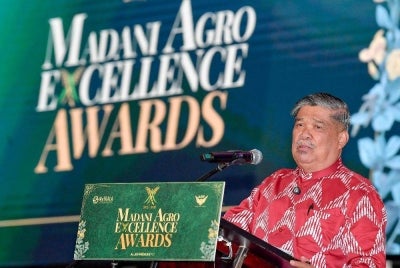 Agriculture and Food Security Minister Datuk Seri Mohamad Sabu the Madani Agro Excellence Awards. Photo by Bernama
