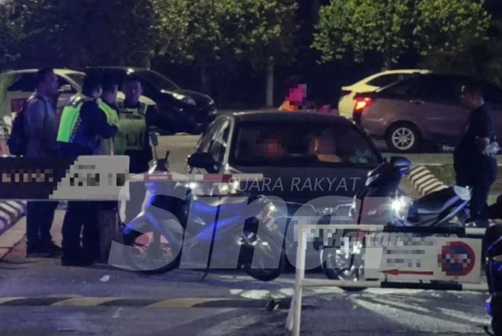 Police arrested a 50-year-old man after he allegedly chased a young woman with a knife at a supermarket here on Saturday night.