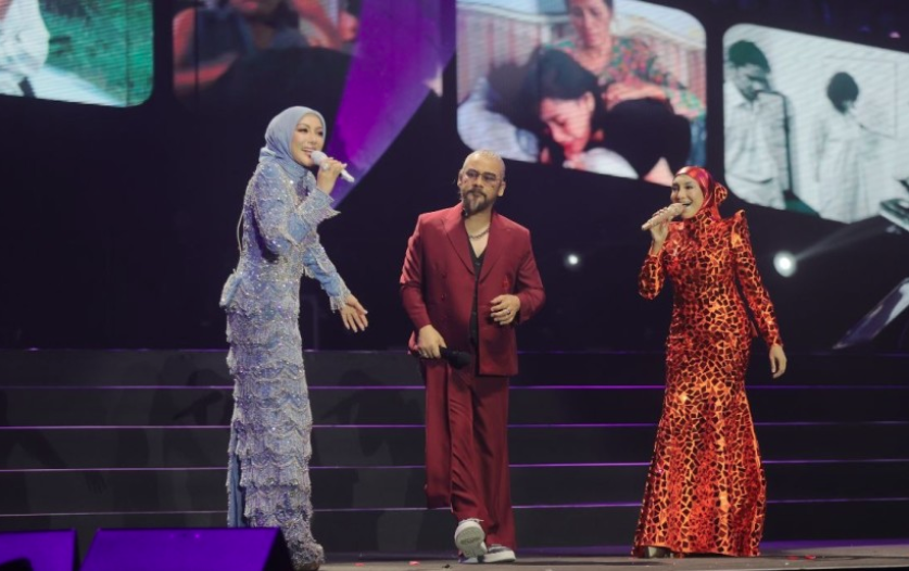 First to perform was Awie, hailed as the ‘rock king’ of the nation and vocalist for the group Wings. He delivered hit songs from ‘Sembilu’ as well as other well-known tracks, including ‘Di Ambang Wati’, ‘Di Penjara Janji’, ‘Ukiran Jiwa’ and ‘Ratuku’. Photo source: ayp.creativeproduction