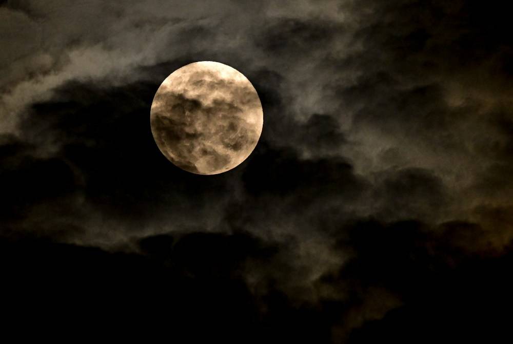 This view shows the full moon over Panama City on Feb 1, 2026. - (Photo by MARTIN BERNETTI / AFP)