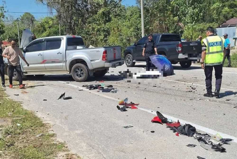 A husband and wife were killed, while three others were injured in a road crash involving a four-wheel drive vehicle and two motorcycles at KM96.4 of the Kuala Kangsar-Pengkalan Hulu route in Gerik on Monday.