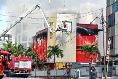 Firefighters from the Fire and Rescue Department of Malaysia (JBPM) extinguish a blaze at a furniture factory that was destroyed in a fire at Jalan 20/1, Sea Park here on Sunday. Photo by Bernama