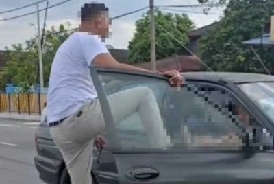 Earlier, a one-minute video clip went viral showing the suspect scolding and kicking the victim, who was in the driver's seat, while some people were seen trying to calm him down. 