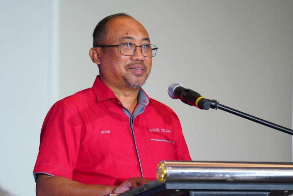 Bank Islam’s Officer-in Charge and Group Chief Business Officer – Retail Banking, Mizan Masram, delivers his speech at the Bank Islam Mega Financing and Al-Awfar 2025 Prize Presentation Ceremony at Menara Bank Islam on Monday. - Photo by MOHD HALIM ABDUL WAHID