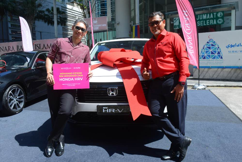 (Left) Mohamad Ezwan Mohamad Zain. - Photo by Mohd Halim Abdul Wahid/SINAR HARIAN