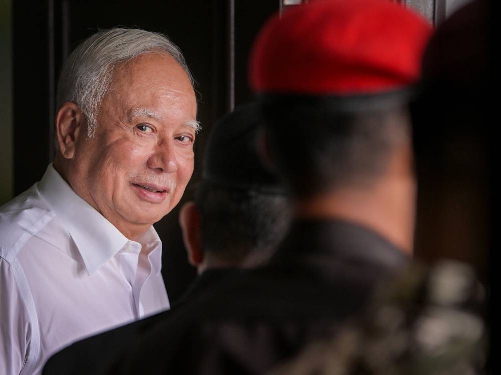 Najib’s counsel, Wan Mohammad Arfan Wan Othman, moved an ex parte application for the issuance of an order to produce to secure his client’s attendance at the hearings. Also present was lawyer M Naresh. - Bernama photo