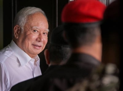 Najib’s counsel, Wan Mohammad Arfan Wan Othman, moved an ex parte application for the issuance of an order to produce to secure his client’s attendance at the hearings. Also present was lawyer M Naresh. - Bernama photo