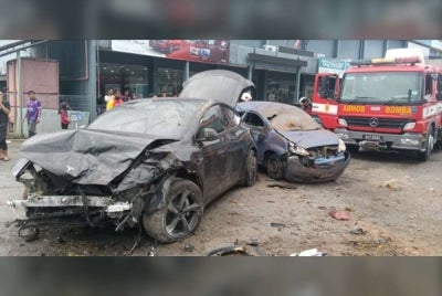 Five people, including a four-year-old boy, were injured after a Tesla lost control and ploughed into three other vehicles in a four-vehicle crash on Jalan Tengku Ismail here on Sunday. Photo courtesy of Temerloh Police