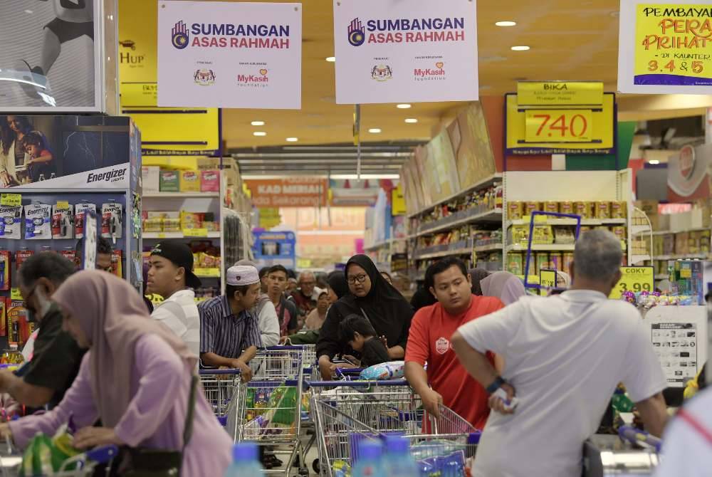 Fresh vegetables and poultry could not be bought using Sara credits, many households combined the assistance with modest cash spending at wet markets. - Bernama photo