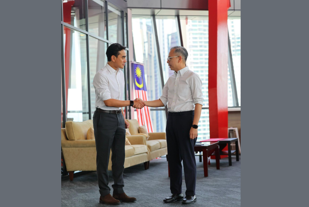 Beyond journalism, Ashwad has also served as president of the Malaysia-Indonesia Journalists Association (ISWAMI) for the 2023-2025 term, a bilateral platform aimed at strengthening professional ties between media practitioners in both countries. - Photo courtesy of Fahmi Fadzil/FB
