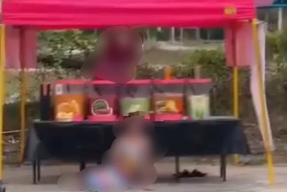 The media had earlier reported that a 26-second video showing a man dressed as a mermaid dancing in front of a beverage stall, believed to be promotional content to boost sales, had gone viral on Facebook and drawn criticism from netizens who described the act as shameful.