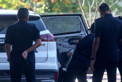 The vehicle carrying the commander of the Malaysian Control and Border Protection Agency (MCBA) in Bukit Kayu Hitam, SAC Mohd Nasaruddin Mohd Nasir, was shot at in an incident at dawn near the Malaysian-Thai border today. Photo by Bernama
