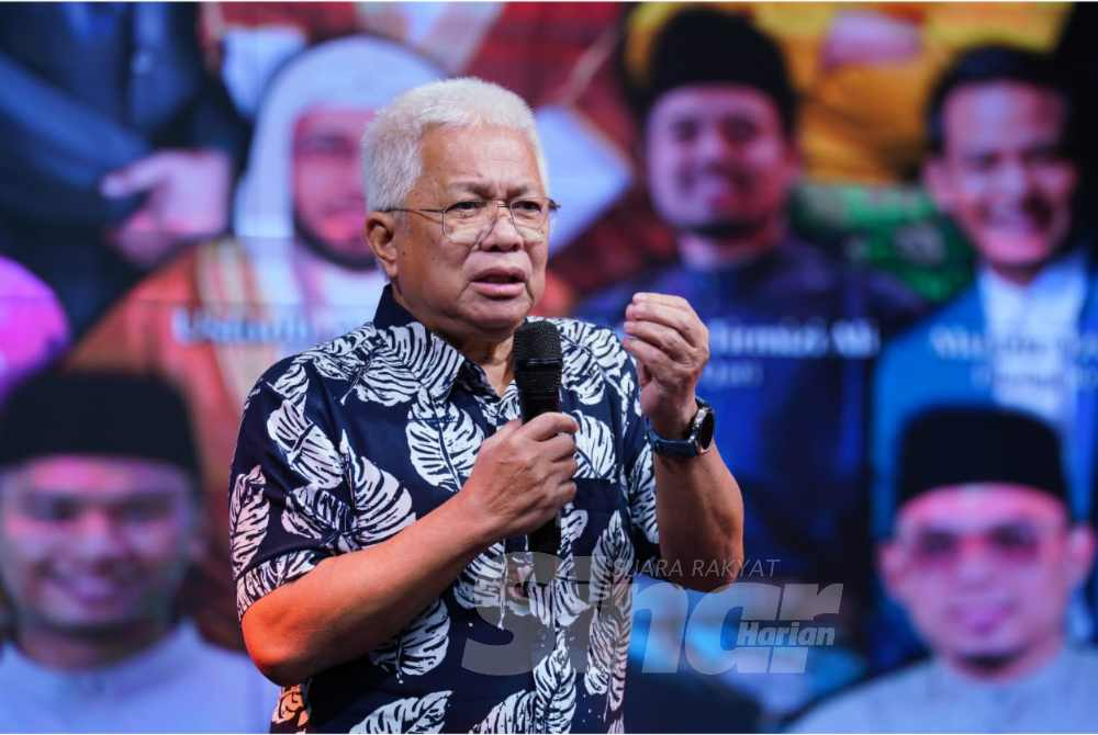 WUIF founder Datuk Hussamuddin Yaacub delivering his speech at the media synergy briefing in conjunction with World #QuranHour 2026 at the My #QuranTime Studio, Karangkraf on Wednesday. - Photo by MOHD HALIM ABDUL WAHID